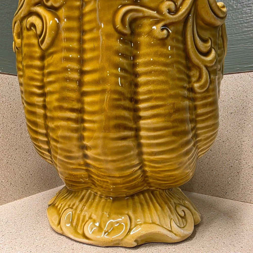 Brody Ceramic Cherub Shell Planter N-270‎ Yellow White Mid Century Cornucopia